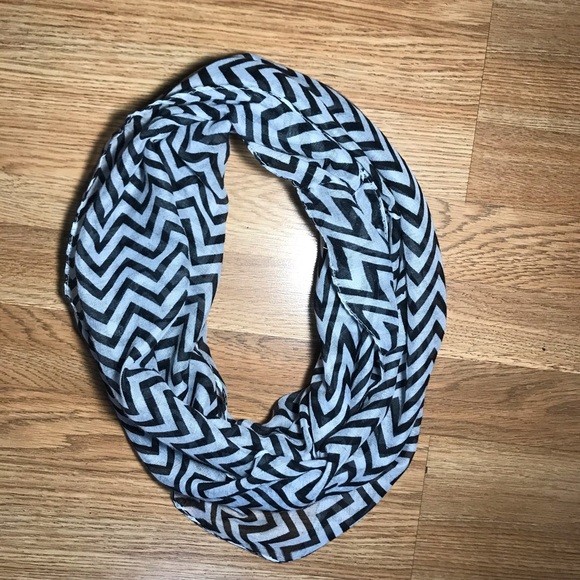 Women’s Infinity Scarf - Picture 4 of 4
